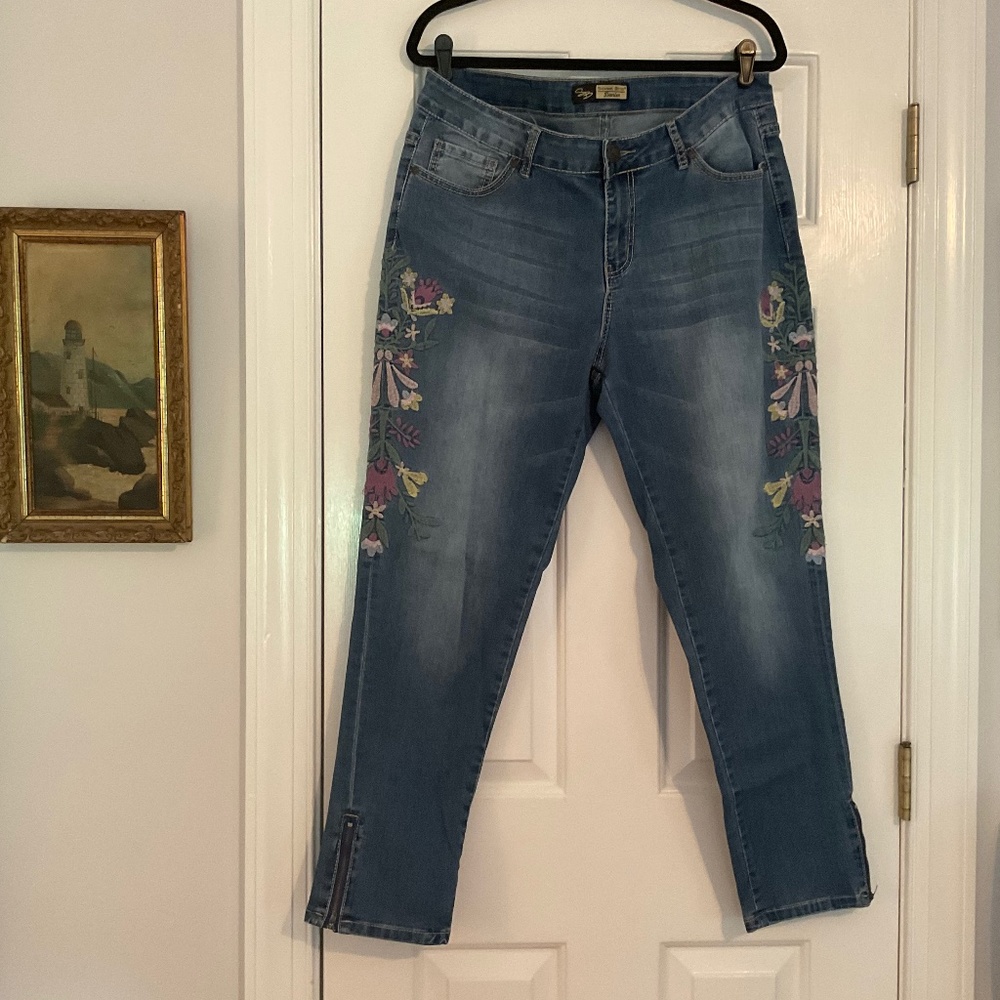 Suzanne Betro Jeans With Embroidery and Leg Zippers Size 16